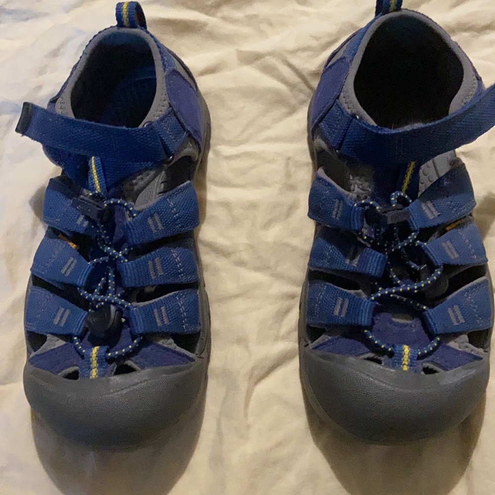 KEEN size 3 washable water sandle